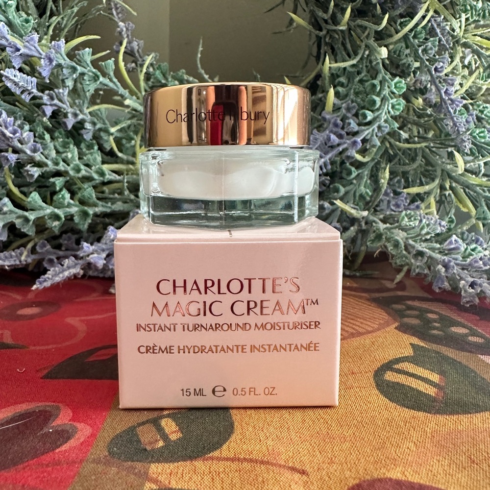 Charlotte Tilbury Magic Cream - Gold and Pink